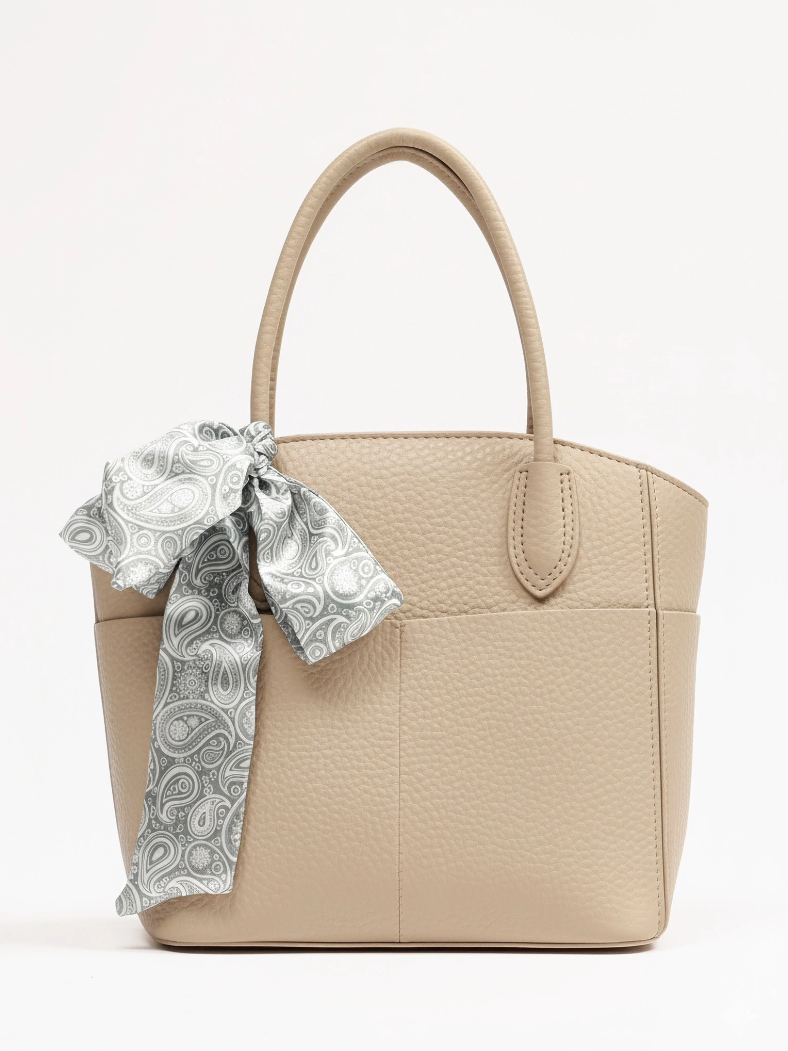 Сумка-тоут с округлыми ручками и декоративным платком в ассортименте